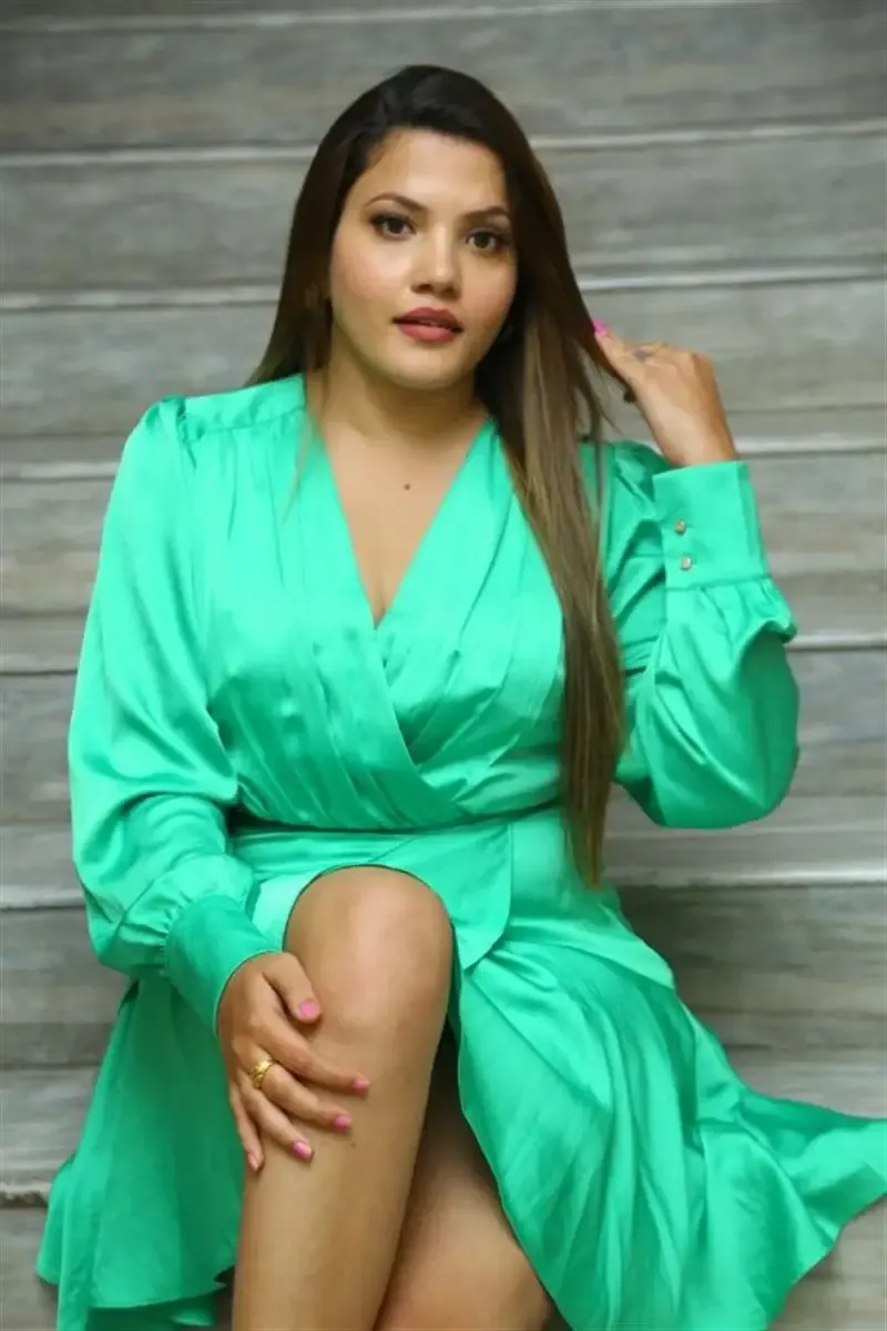 Indian Actress Sunita Pandey Long Legs Show in Green Skirt